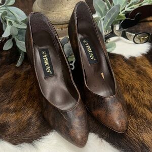 NWOT Visions Distressed Brown Heels